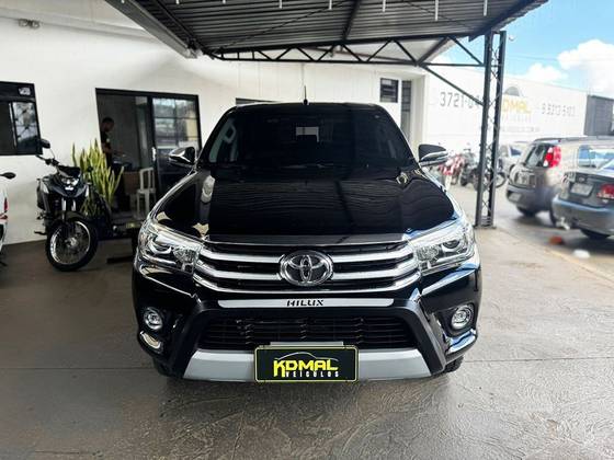 TOYOTA HILUX 2.8 SRX 4X4 CD 16V DIESEL 4P AUTOMÁTICO TOYOTA HILUX 2.8 SRX 4X4 CD 16V DIESEL 4P AUTOMÁTICO